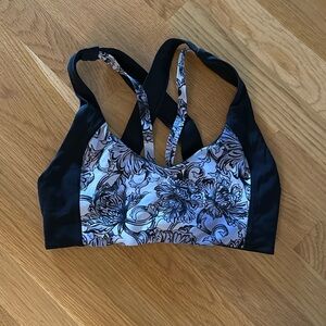Lululemon sports bra